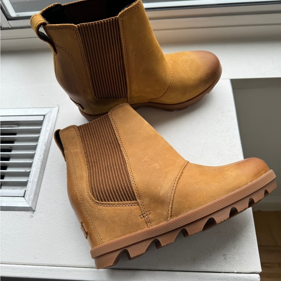 SOREL Joan of Artic Wedge Chelsea Boot size 5.5 - Picture 1 of 6